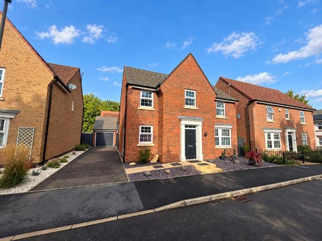 4 bedroom detached house for sale