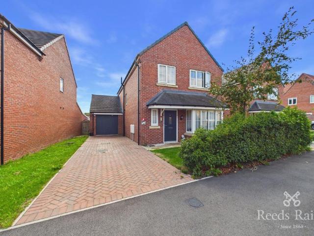 4 bedroom detached house for sale