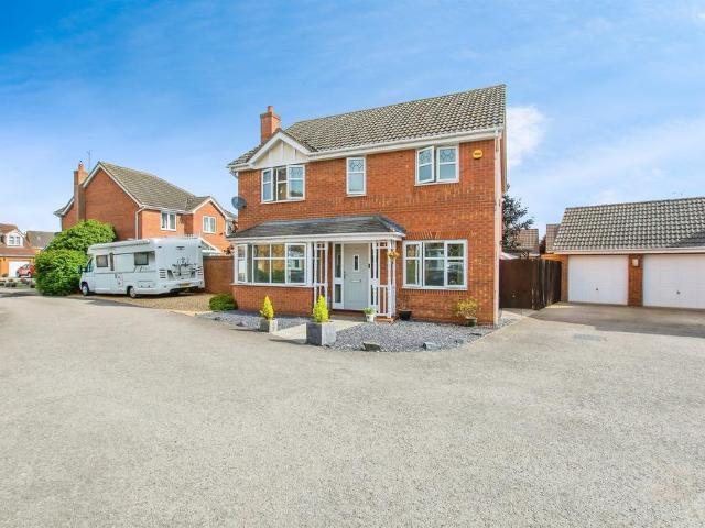 4 bedroom detached house for sale