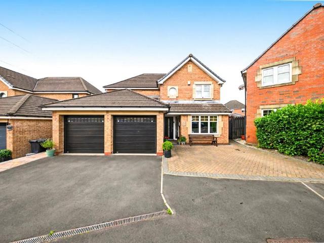 4 bedroom detached house for sale