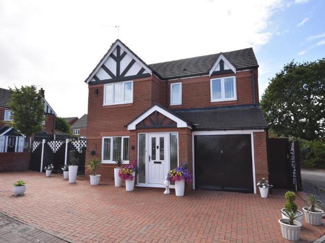 4 bedroom detached house for sale