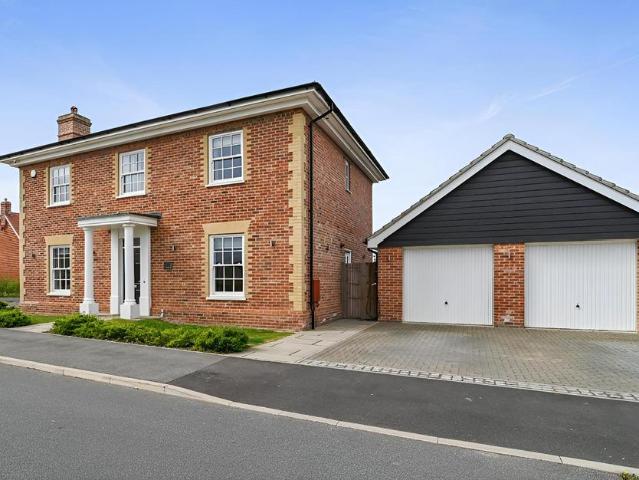 4 bedroom detached house for sale