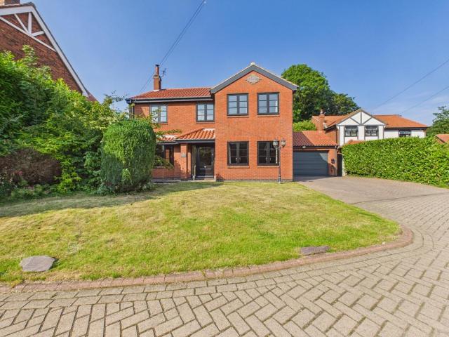 4 bedroom detached house for sale