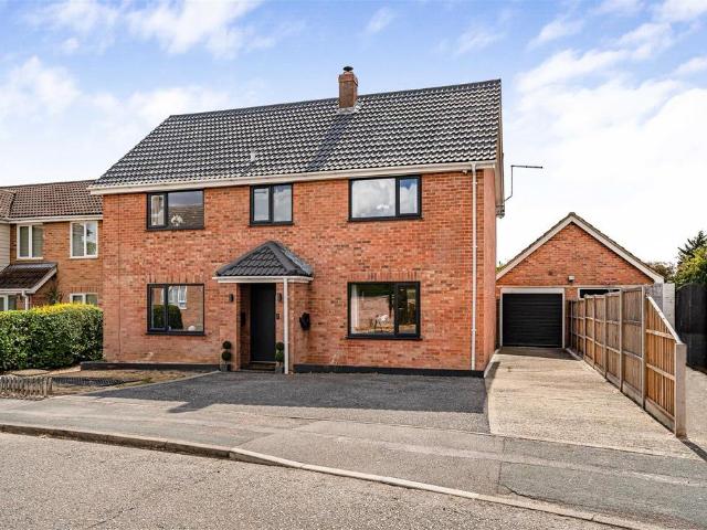 4 bedroom detached house for sale