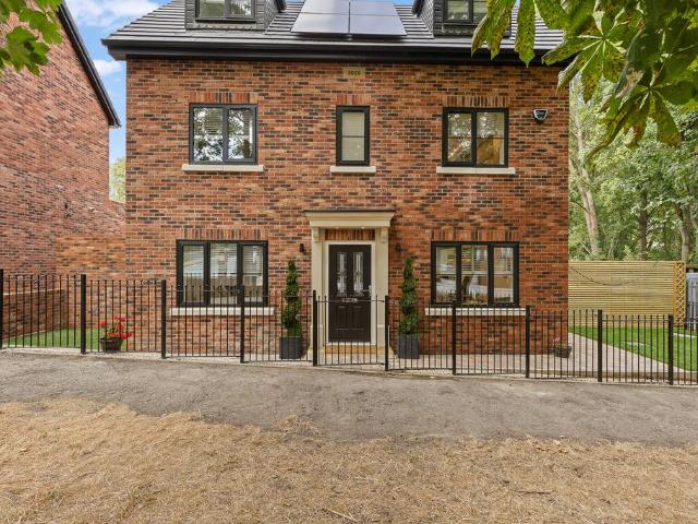 4 bedroom detached house for sale
