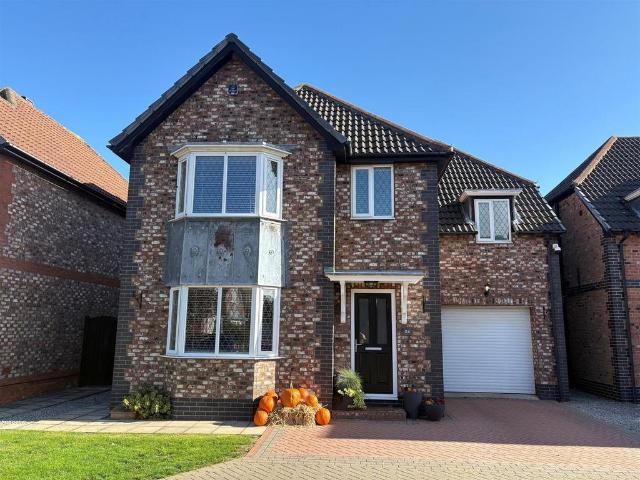 4 bedroom detached house for sale