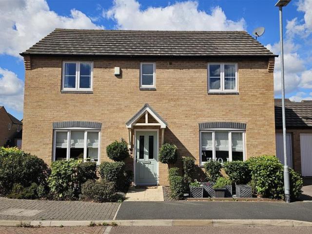 4 bedroom detached house for sale