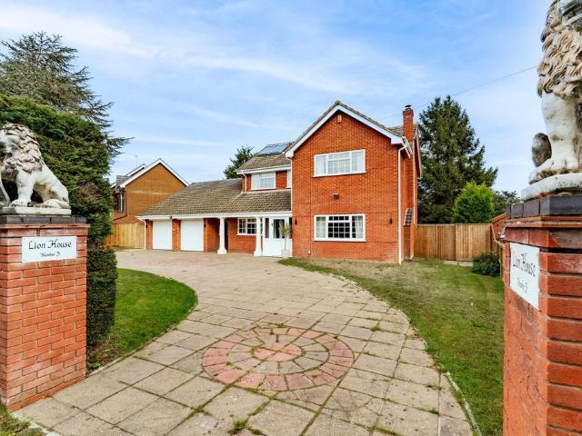 4 bedroom detached house for sale