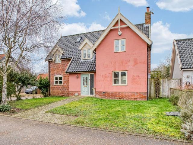 4 bedroom detached house for sale