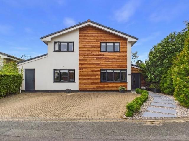 4 bedroom detached house for sale
