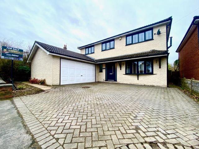 4 bedroom detached house for sale