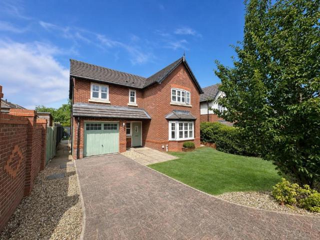 4 bedroom detached house for sale