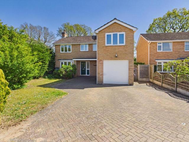 4 bedroom detached house for sale