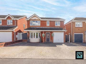 4 bedroom detached house for sale