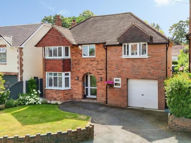 4 bedroom detached house for sale