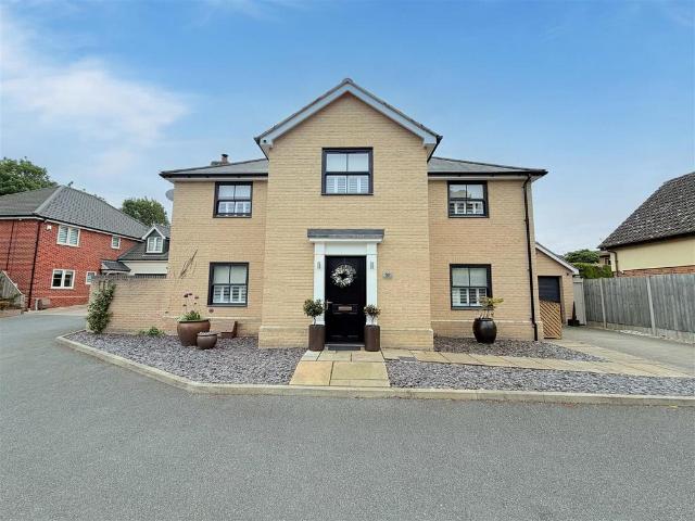 4 bedroom detached house for sale