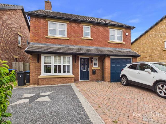 4 bedroom detached house for sale