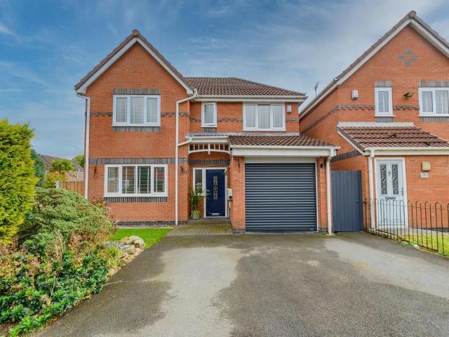 4 bedroom detached house for sale