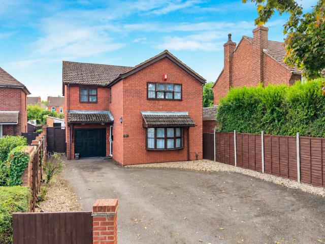 4 bedroom detached house for sale