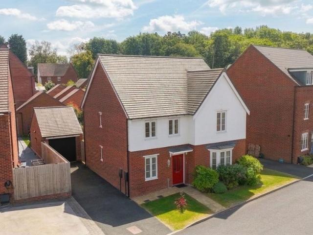 4 bedroom detached house for sale