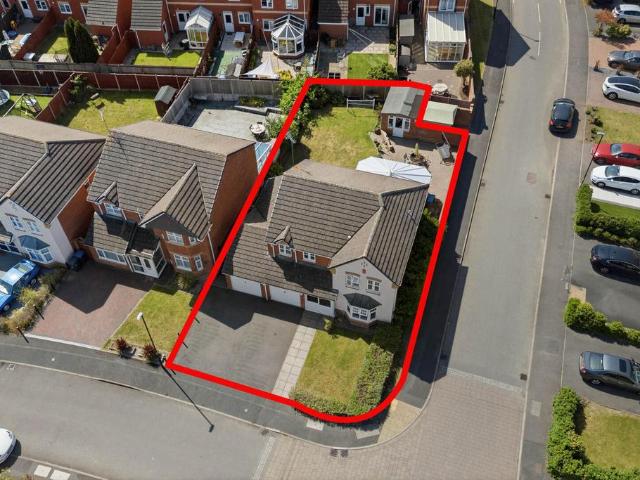 4 bedroom detached house for sale