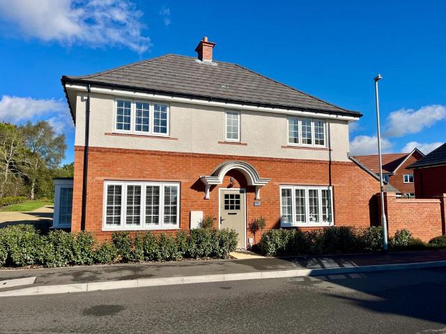 4 bedroom detached house for sale
