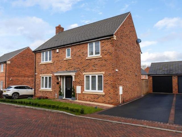 4 bedroom detached house for sale
