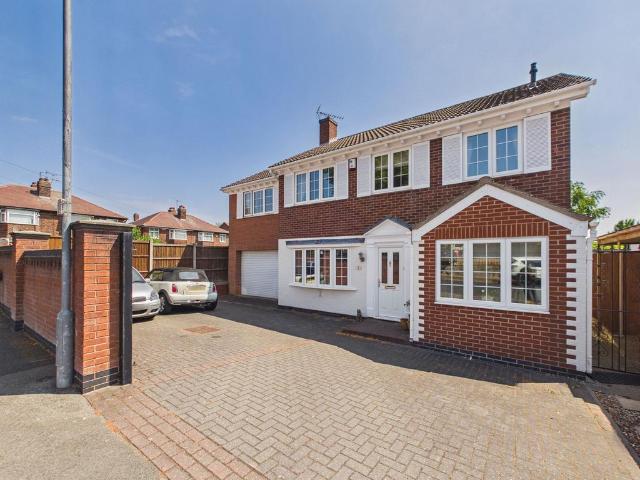 4 bedroom detached house for sale