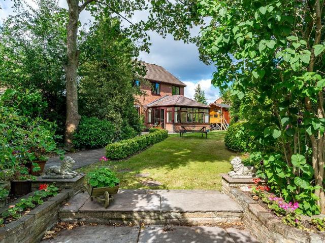 4 bedroom detached house for sale