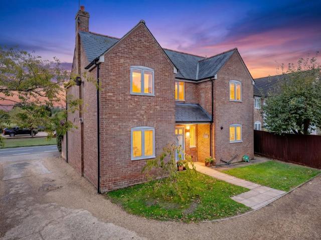 4 bedroom detached house for sale