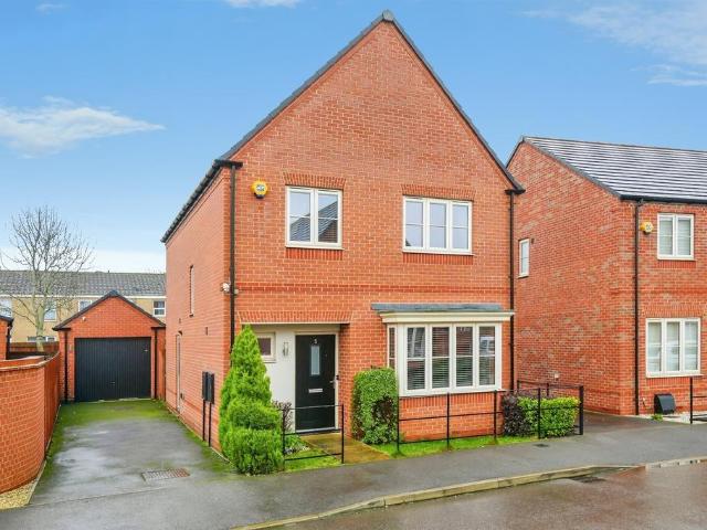 4 bedroom detached house for sale