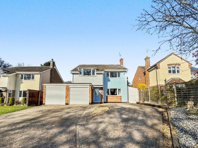4 bedroom detached house for sale