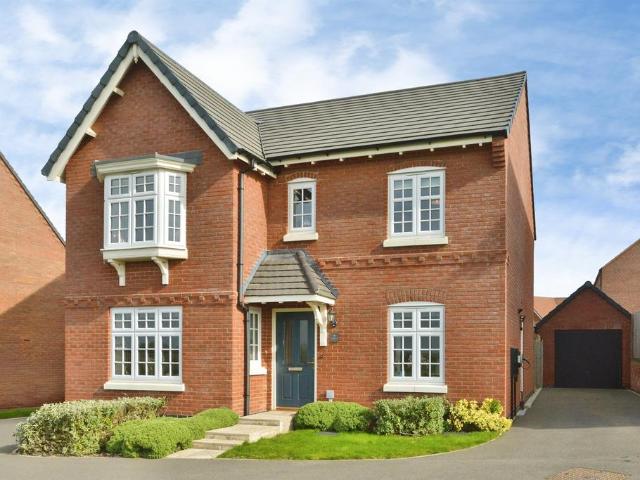 4 bedroom detached house for sale
