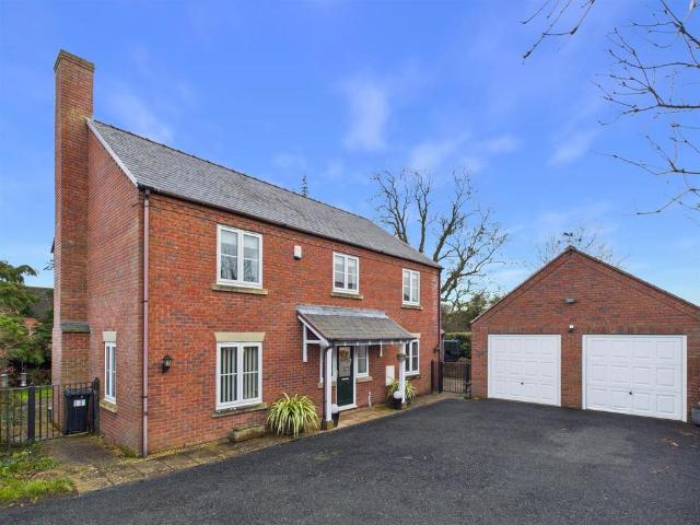 4 bedroom detached house for sale