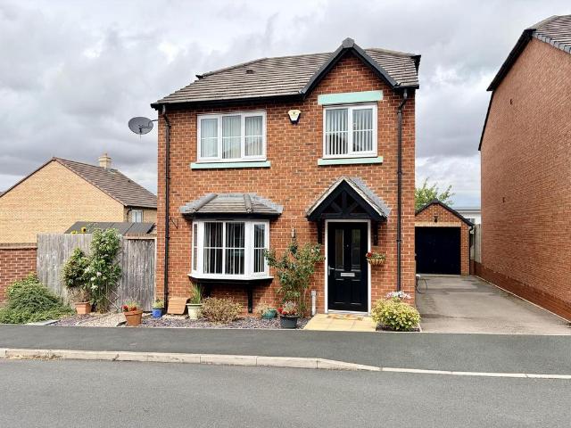 4 bedroom detached house for sale