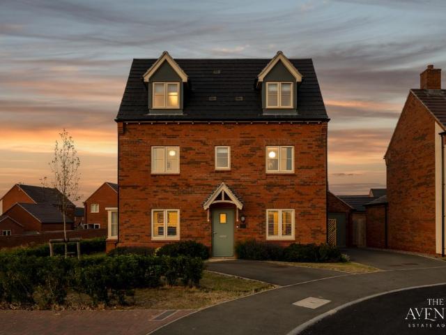 4 bedroom detached house for sale