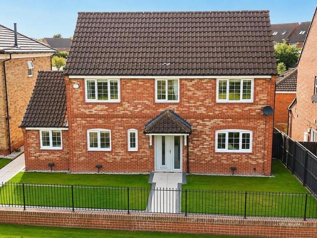 4 bedroom detached house for sale
