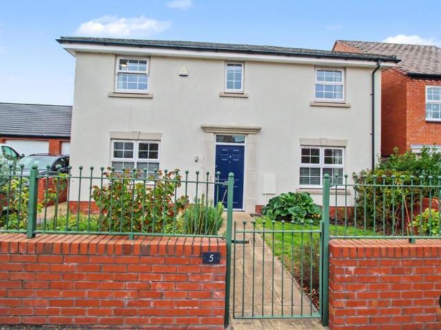 4 bedroom detached house for sale