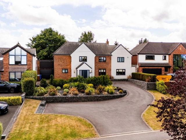 4 bedroom detached house for sale