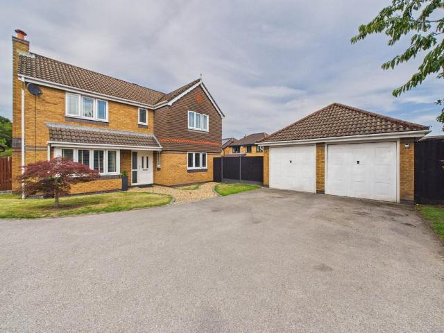 4 bedroom detached house for sale