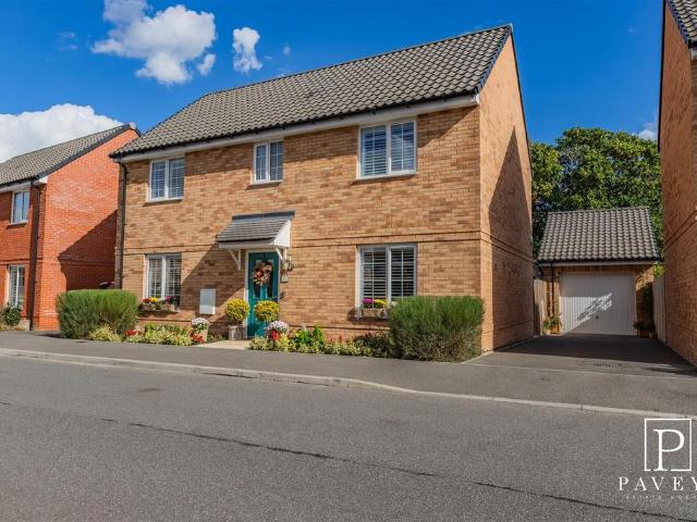 4 bedroom detached house for sale