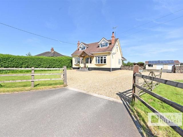 4 bedroom equestrian facility for sale