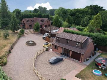 House for sale in Burhill - Garden, Parking