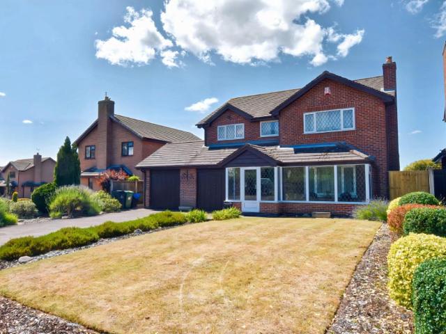 4 bedroom detached house for sale