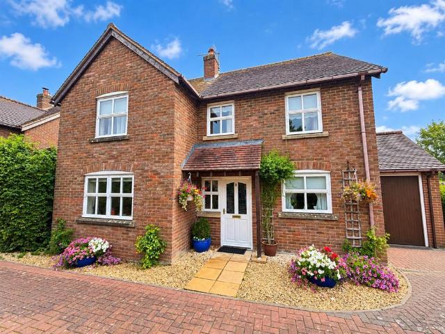 4 bedroom detached house for sale