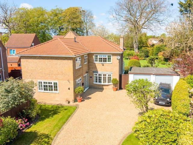 4 bedroom detached house for sale