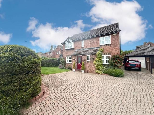 4 bedroom detached house for sale