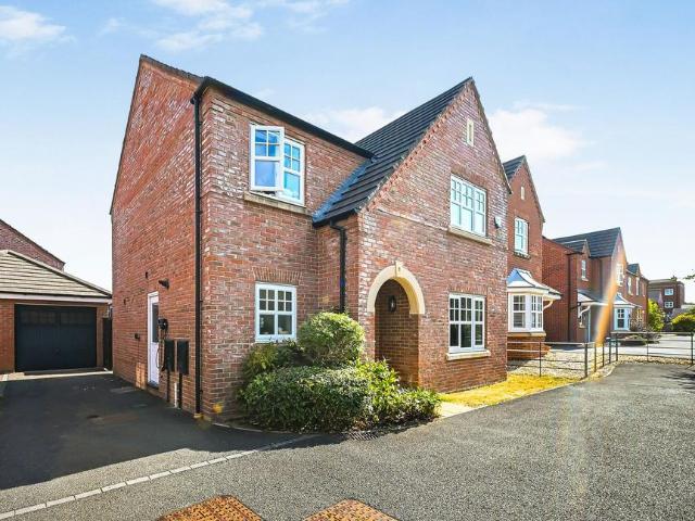4 bedroom detached house for sale