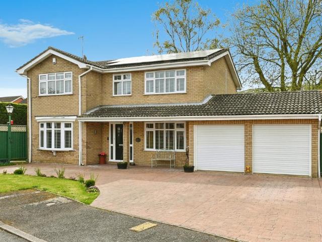 4 bedroom detached house for sale