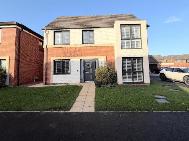 4 bedroom detached house for sale